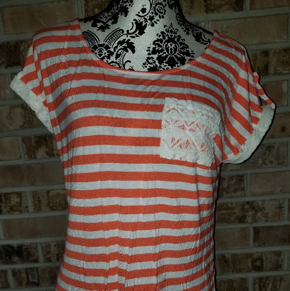 Flirty orange/white blouse!